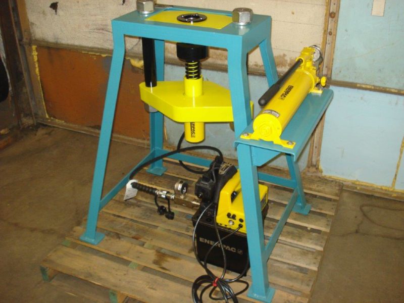 Lakecraft Corporation - Fabrication - Hydraulic punch press